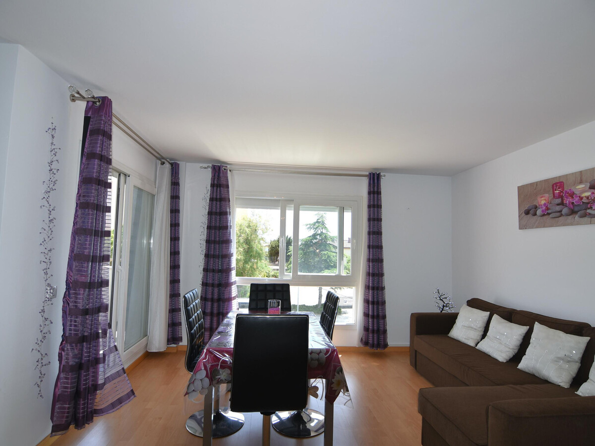 Appartement 6 pers. Roses : terrasse barbecue, parking - Photo 6