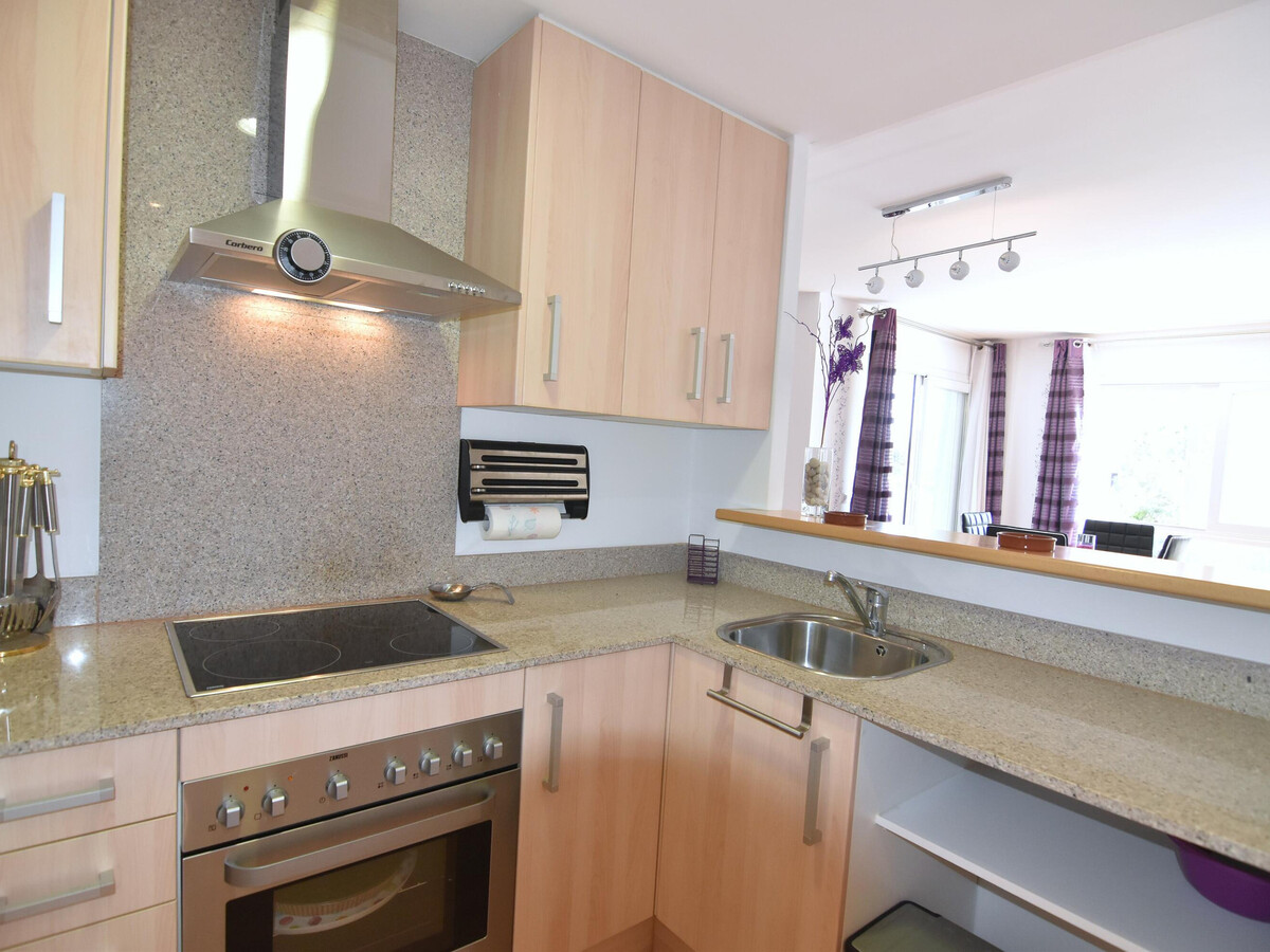 Appartement 6 pers. Roses : terrasse barbecue, parking - Photo 9