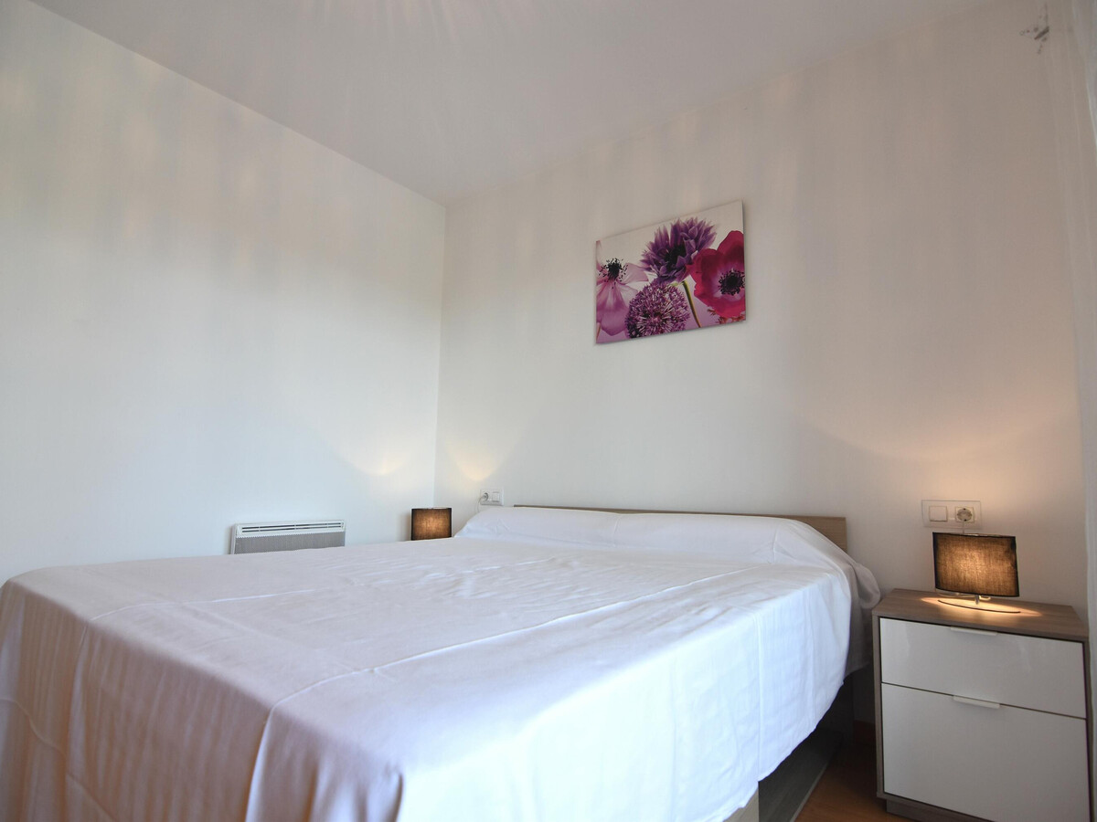 Appartement 6 pers. Roses : terrasse barbecue, parking - Photo 11
