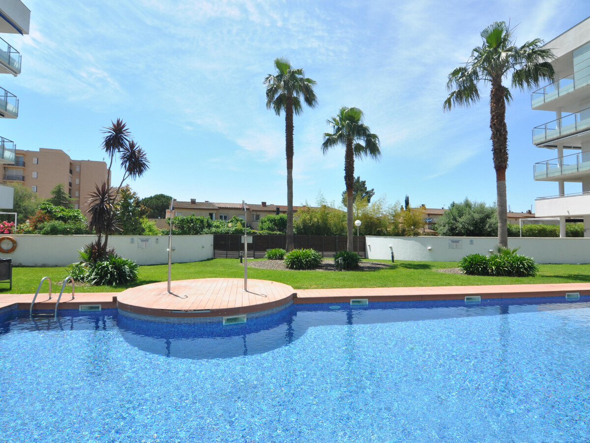 Appartement 6 pers. Roses : terrasse barbecue, parking - Photo 16