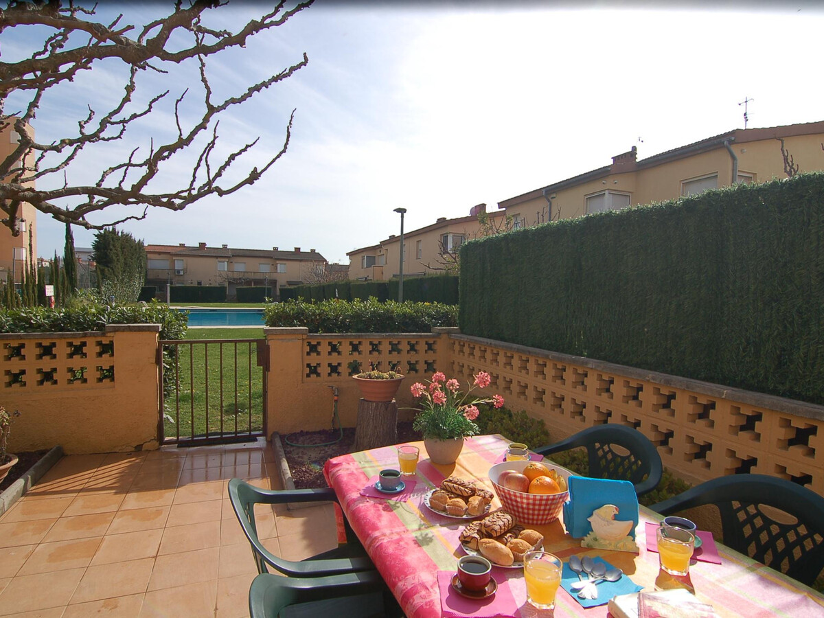 Maison 4 chambres Roses : piscine, terrasse, 1200m plage - Photo 2