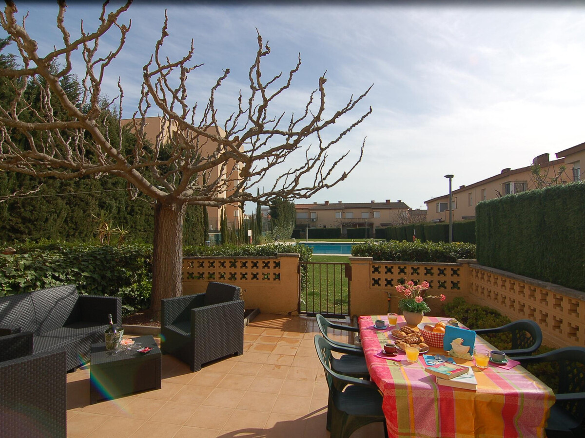Maison 4 chambres Roses : piscine, terrasse, 1200m plage - Photo 3