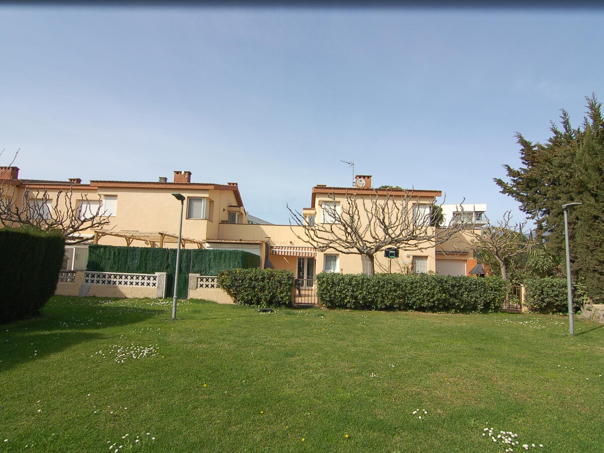 Maison 4 chambres Roses : piscine, terrasse, 1200m plage - Photo 9