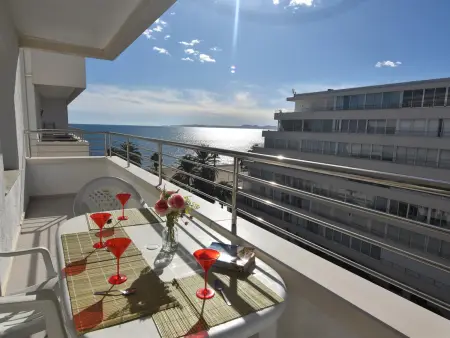 Appartement front de mer à Roses, 2 chambres, piscine - Photo 1