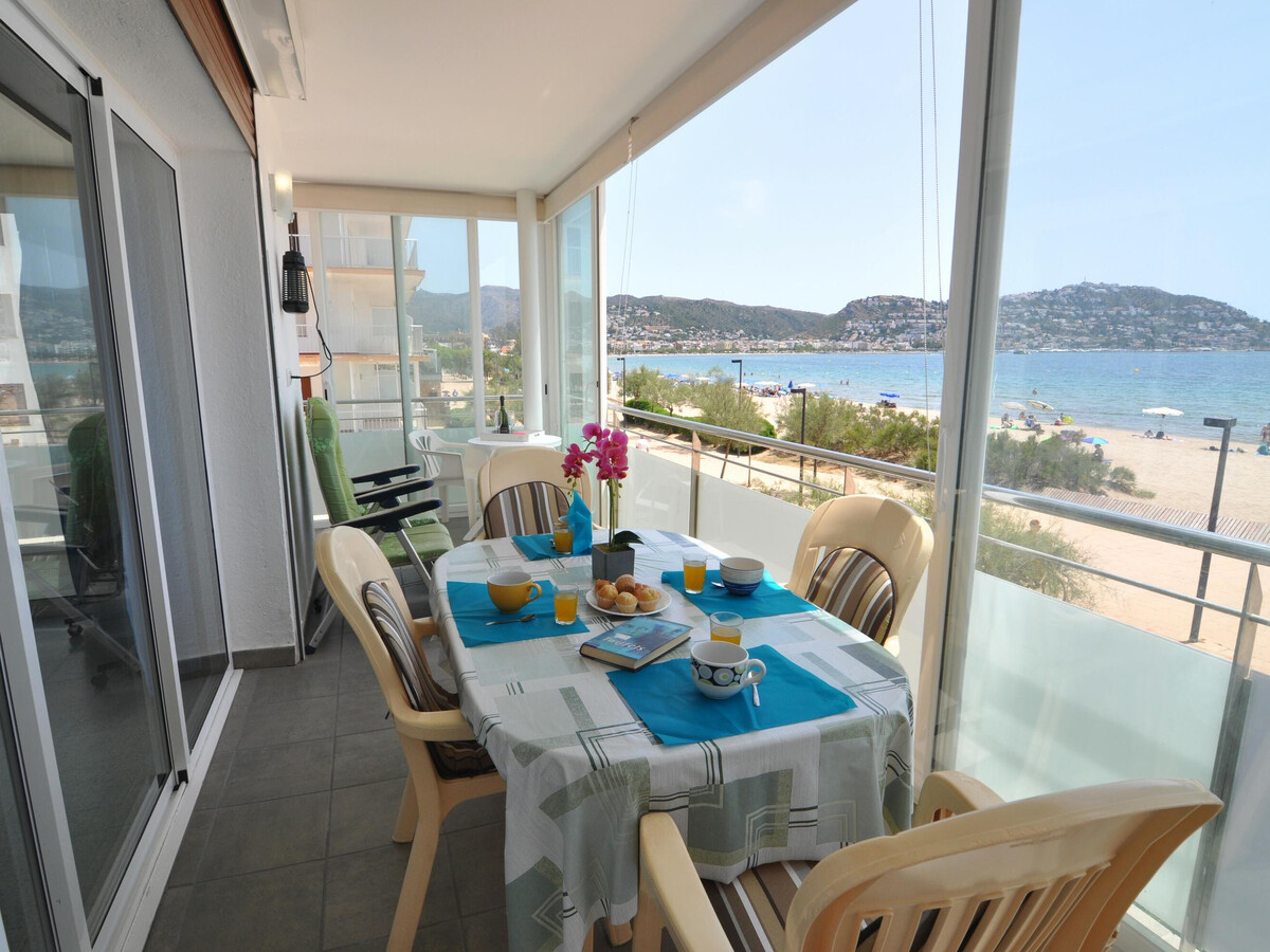 Appartement 60m² front de plage à Roses, 2 ch., 5 pers. - Photo 2
