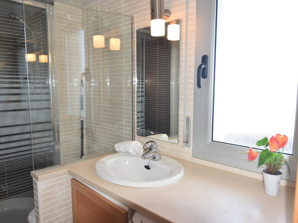 Appartement 2 chambres Roses, 1,2 km plage + piscine - Photo 23