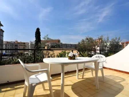 Location appartement à Roses, Studio Confortable à 200m de la Plage à Roses, Costa Brava - Parfait pour 4 Personnes!