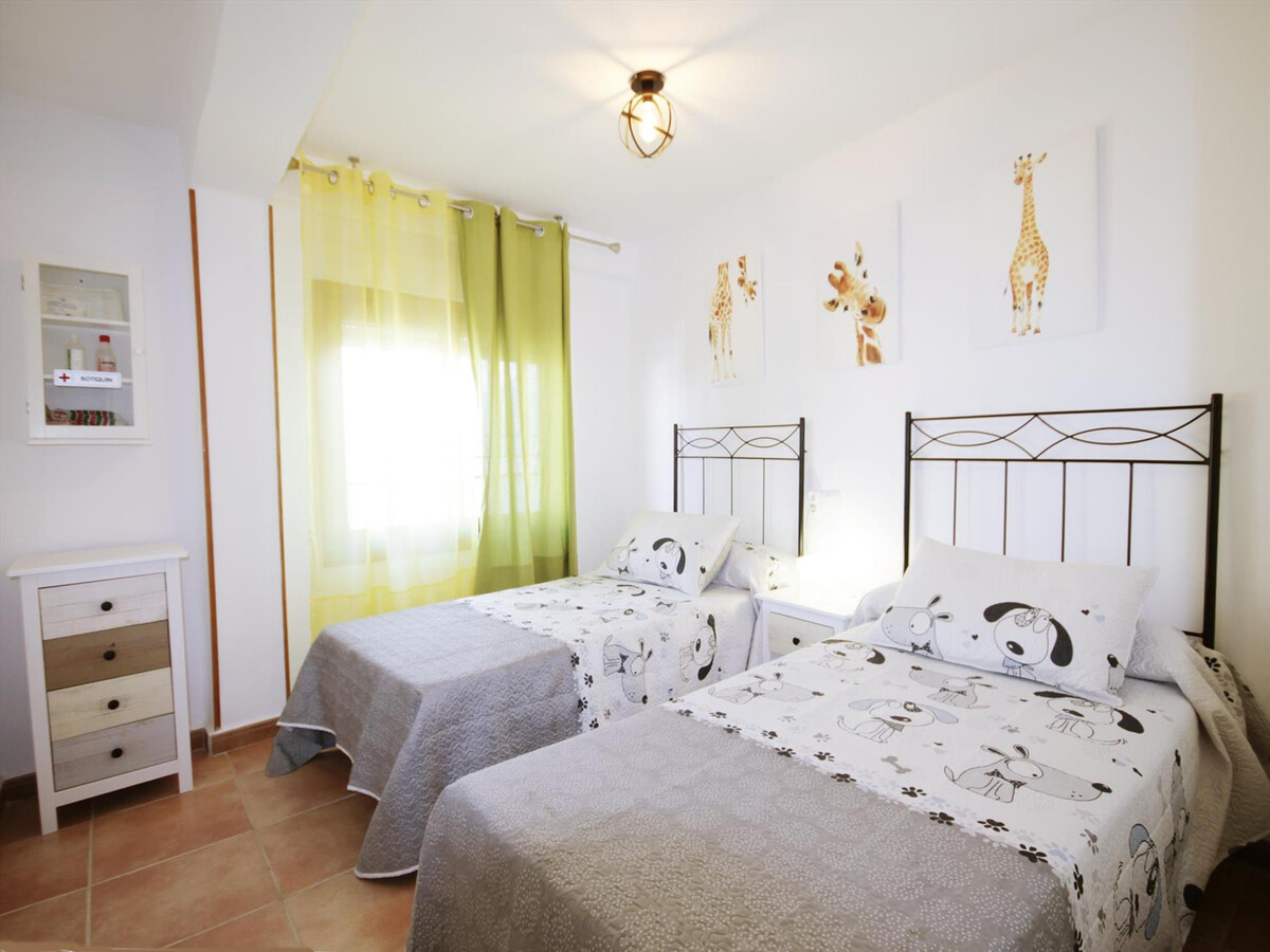 Appartement 6 pers., 300m plage El Arenal, vue port - Photo 10