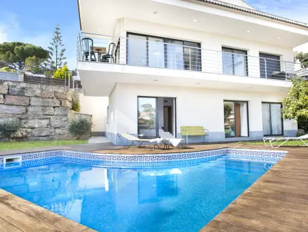 Maison moderne avec piscine privée et vue montagne, proche plage Costa Brava, animaux admis - Photo 1