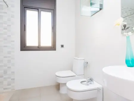 Maison moderne avec piscine privée et vue montagne, proche plage Costa Brava, animaux admis - Photo 16