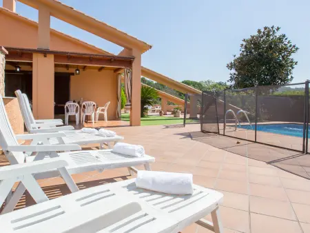 Location villa à Lloret de Mar, Villa à Lloret de Mar pour 14 pers., piscine protégée, proche plage et centre, internet inclus