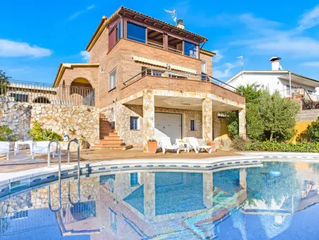 Location villa à Lloret de Mar, Maison calme avec piscine privée, Wi-Fi, animaux acceptés