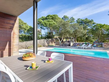 Location villa à Lloret de Mar, Maison moderne avec piscine privée et Wi-Fi à Lloret de Mar, idéale pour familles