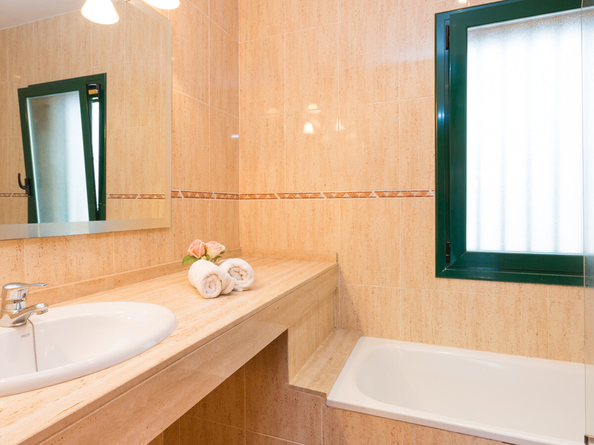 Villa Gloria 3 chambres - Piscine privée à 1,5 km de Cala Canyelles - Photo 16