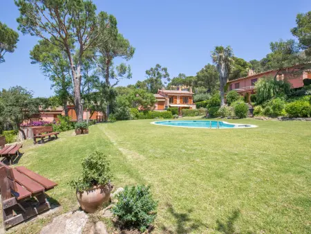 Charmante villa à Llafranc avec piscine commune, terrasse et jardin, à 1.5 km de la plage - Photo 4