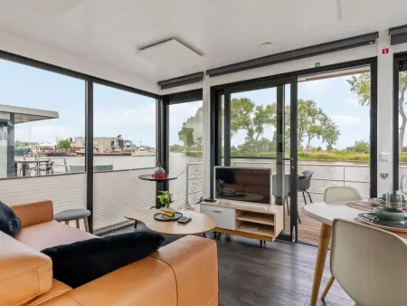 Maxim Jr, Bateau-maison avec terrasse et vue imprenable - Photo 16