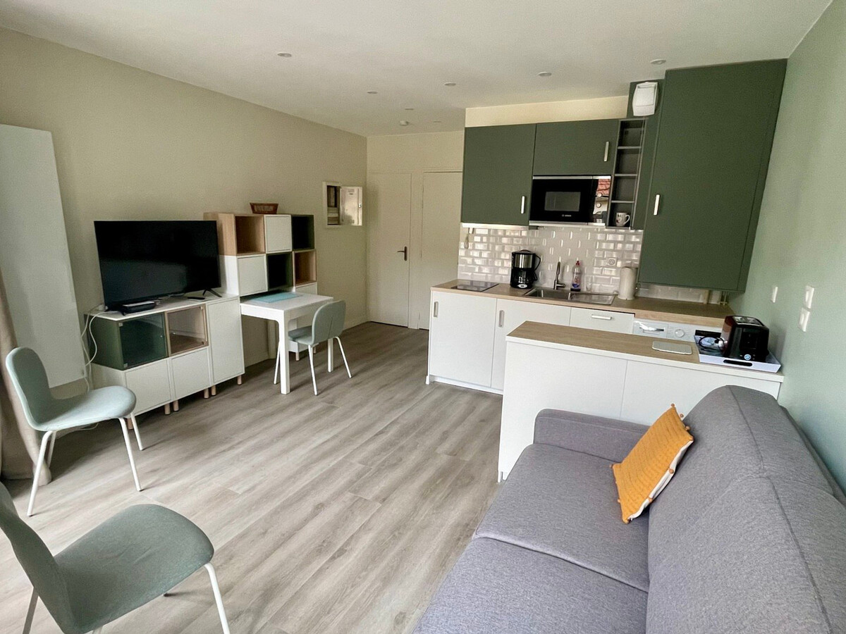 Studio 22 m² hyper centre Aix-les-Bains, balcon et wifi - Photo 3