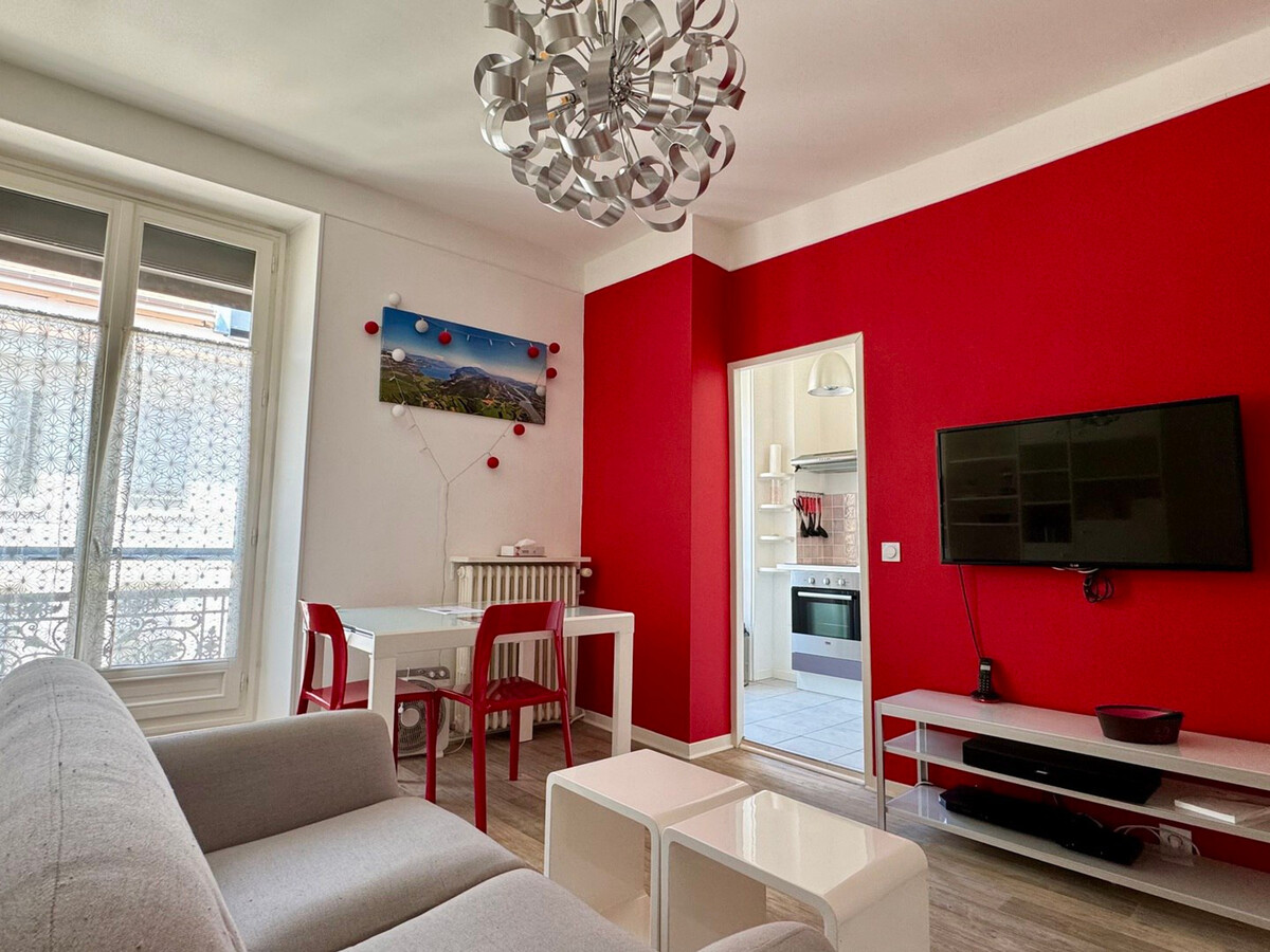 T1 lumineux centre-ville Aix-les-Bains avec parking - Photo 6