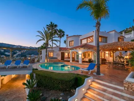 Location villa à Moraira, Villa confortable avec piscine privée à Moraira, près de la plage