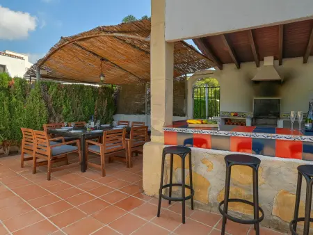 Location villa à Xàbia, Villa rustique avec piscine privée près de la plage à Javea – Idéale pour familles et animaux admis