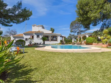 Location villa à Xàbia, Grande villa à Javea avec piscine privée, 4 chambres, 3 salles de bain et jardin magnifique