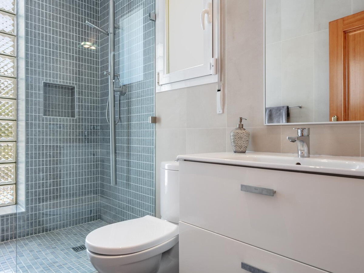 Villa moderne 3 chambres à Javea, piscine 10x5m chauffée - Photo 11