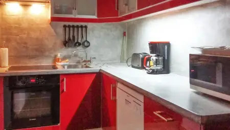 Location maison à Revest des Brousses, Maison conviviale avec jardin à Revest-des-Brousses