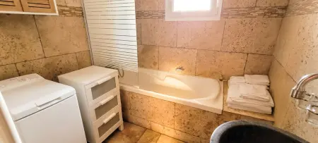 Maison conviviale avec jardin à Revest-des-Brousses : photo 16