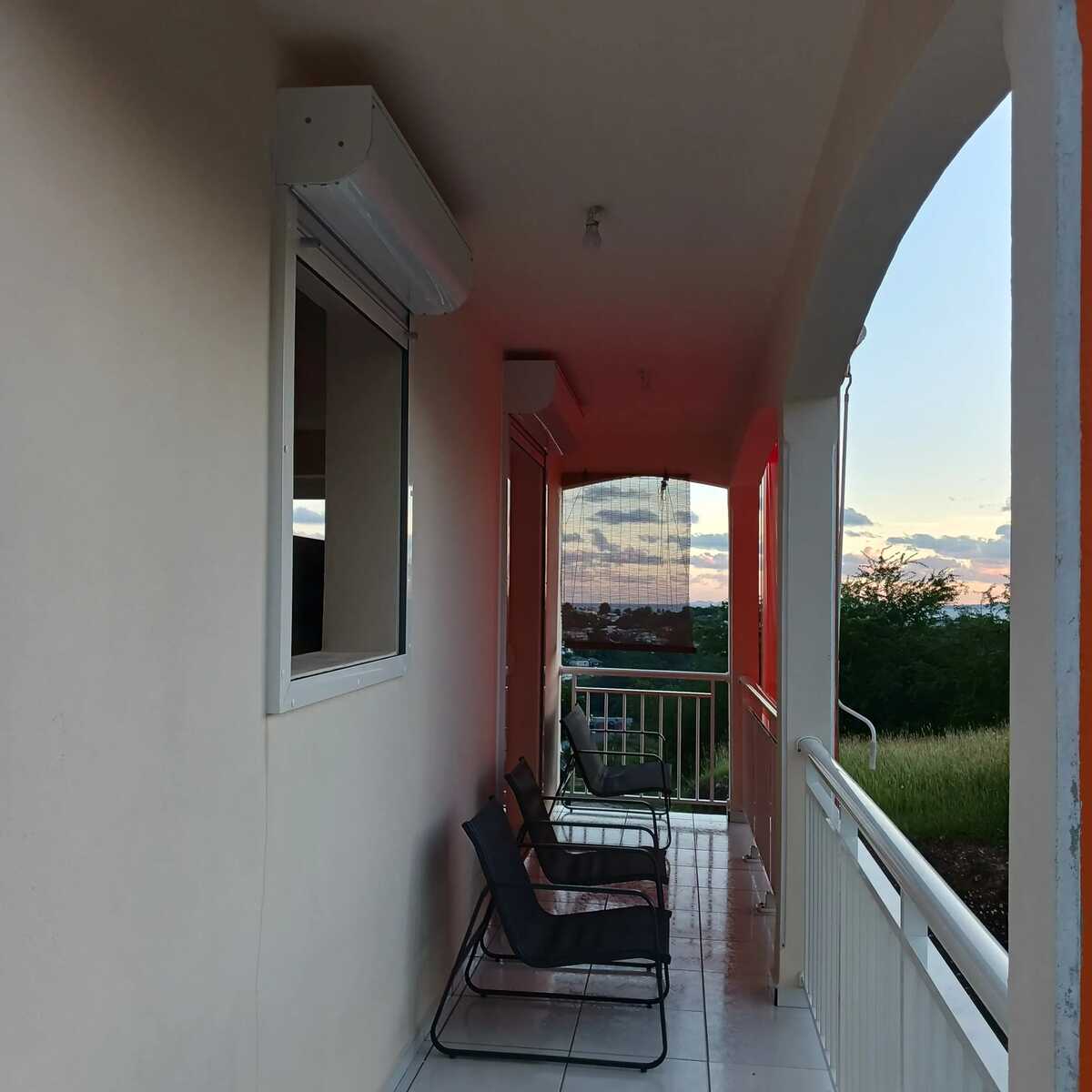 Maison avec vue mer et montagnes, balcon et barbecue à Le Gosier - Photo 3