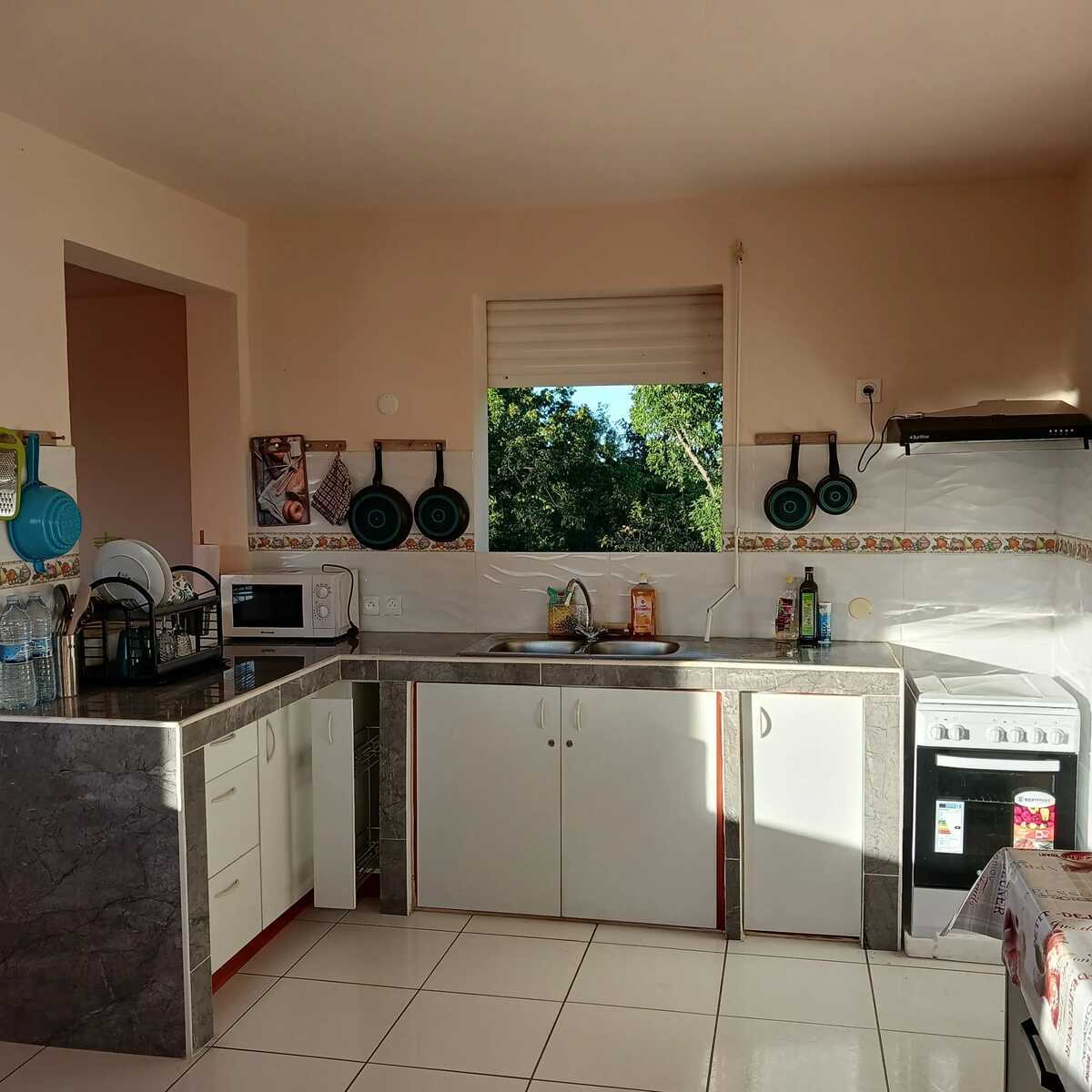 Maison avec vue mer et montagnes, balcon et barbecue à Le Gosier - Photo 4