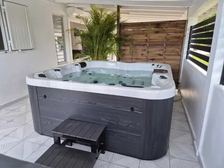 Location maison à Sainte Anne, Maison confortable à Sainte-Anne avec jardin