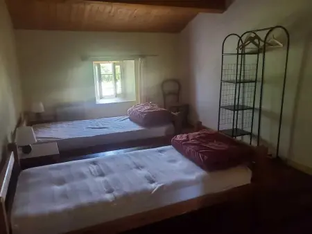 Maison 14 personnes à Anché, 5 chambres, jardin clôturé : photo 11