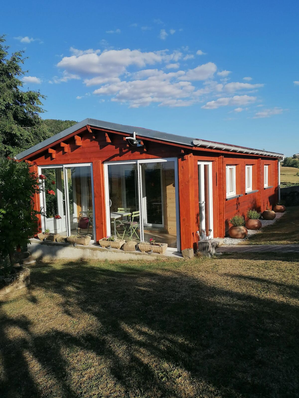 Chalet avec jardin et terrasse à Égliseneuve-des-Liards - Photo 3