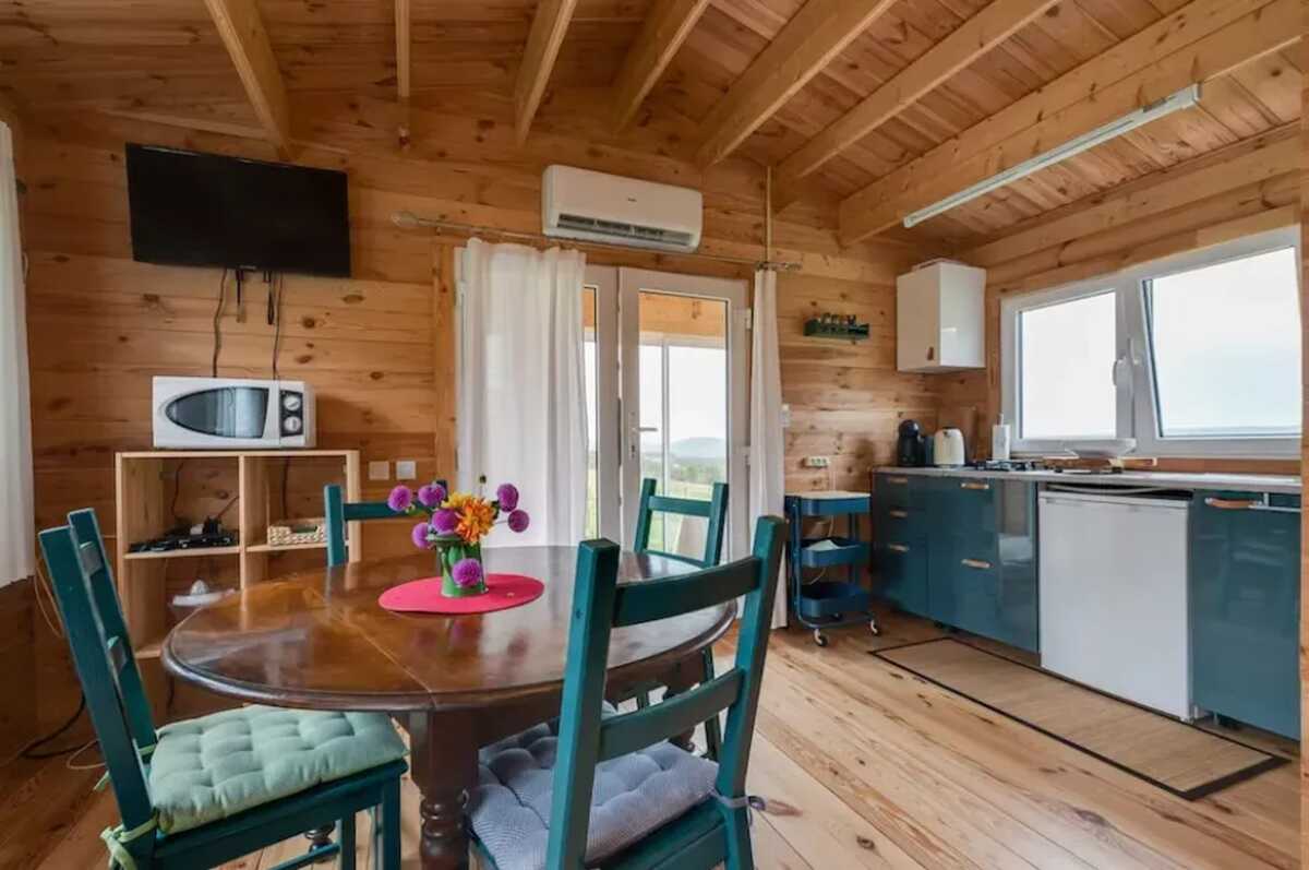 Chalet avec jardin et terrasse à Égliseneuve-des-Liards - Photo 8