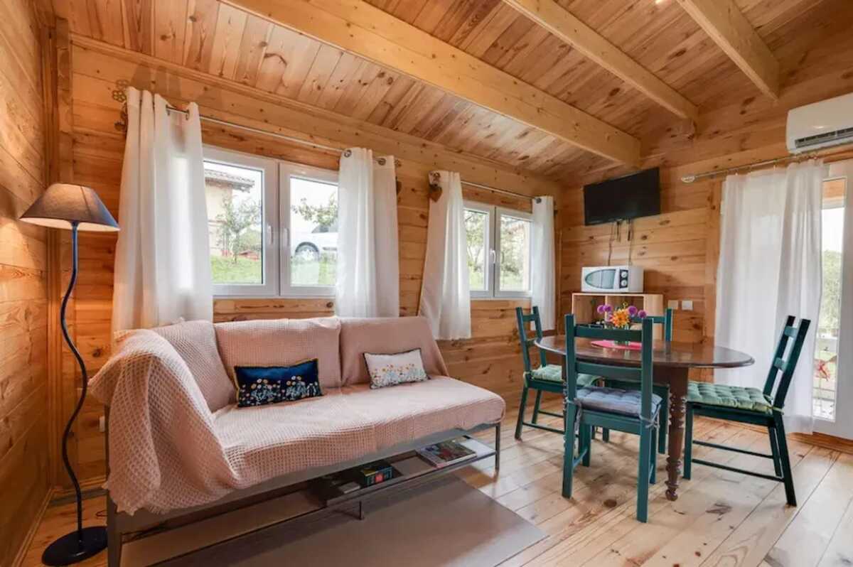Chalet avec jardin et terrasse à Égliseneuve-des-Liards - Photo 10