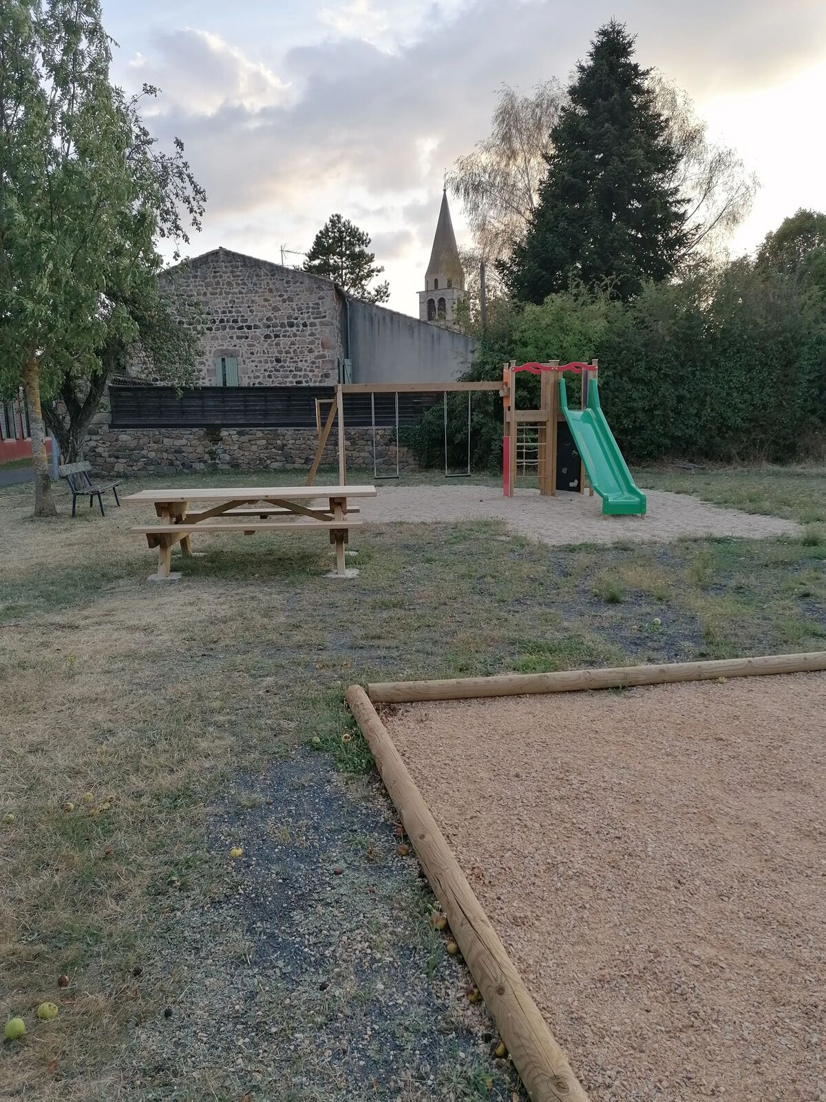 Chalet avec jardin et terrasse à Égliseneuve-des-Liards - Photo 16