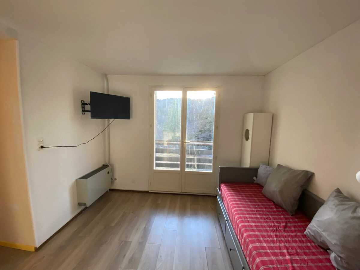 Studio 27 m² à Laguiole avec balcon vue montagne - Photo 2