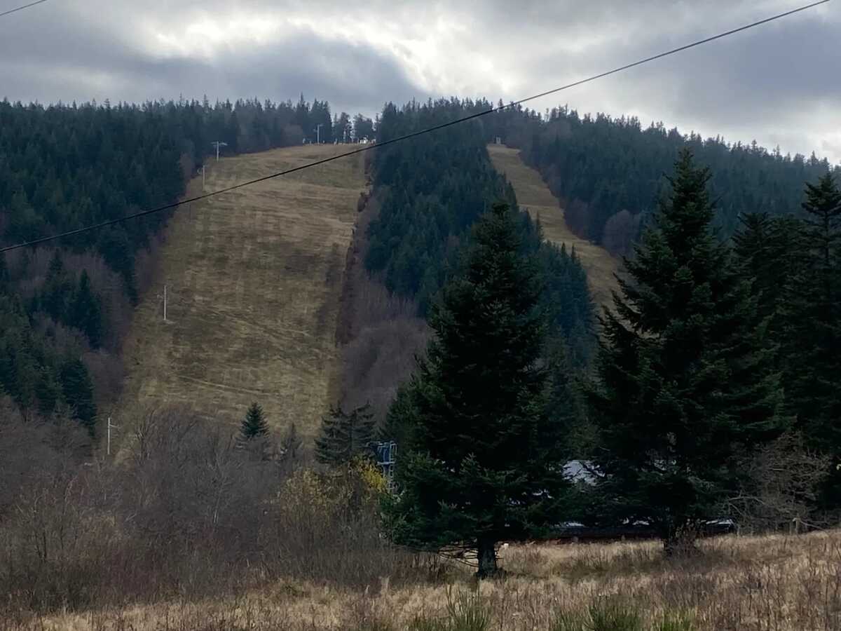 Studio 27 m² à Laguiole avec balcon vue montagne - Photo 13