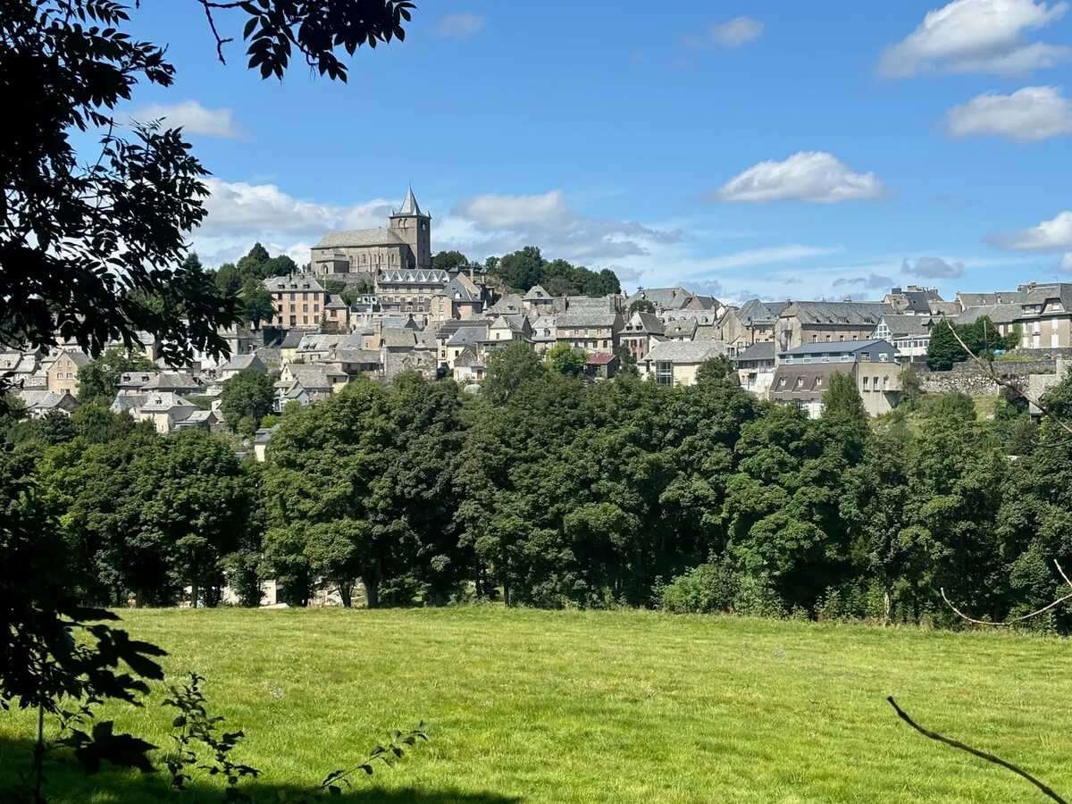 Studio 27 m² à Laguiole avec balcon vue montagne - Photo 14