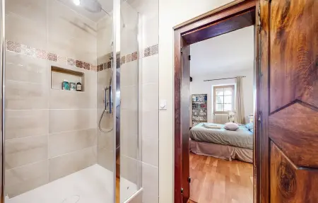 Maison rénovée avec balcon sur l'église à Volnay : photo 18