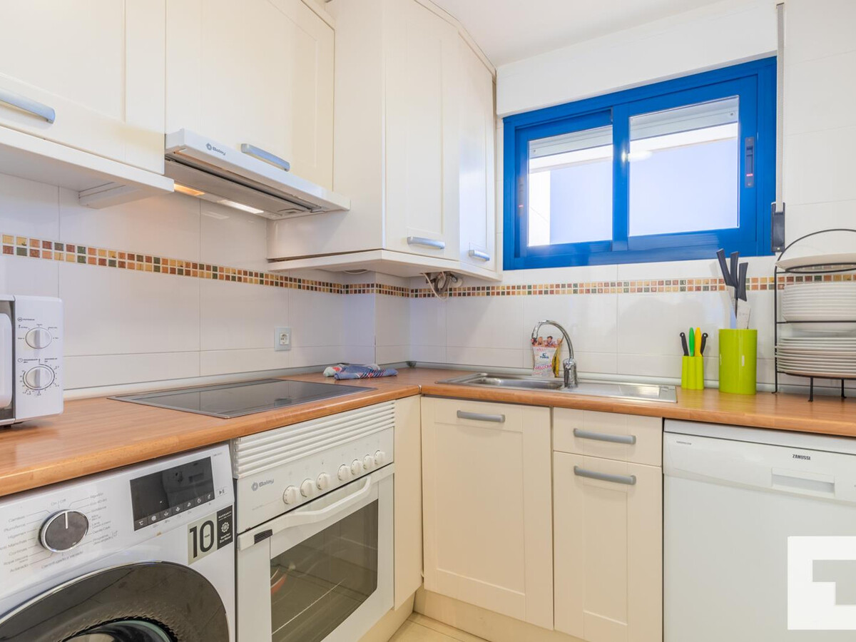 Appartement 6 pers., 8e étage, piscine et terrasse à Calpe - Photo 9