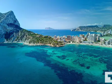 Location appartement à Calp, Appartement spacieux 2 chambres à 30m de la plage avec piscine et terrasse à Calpe