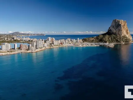 Location appartement à Calp, Appartement moderne à Calp avec terrasse, clim et piscine