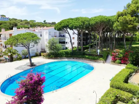 Location appartement à Calella de Palafrugell, Appartement rénové avec piscine au cœur de Calella, à 100m des plages - Idéal pour familles!