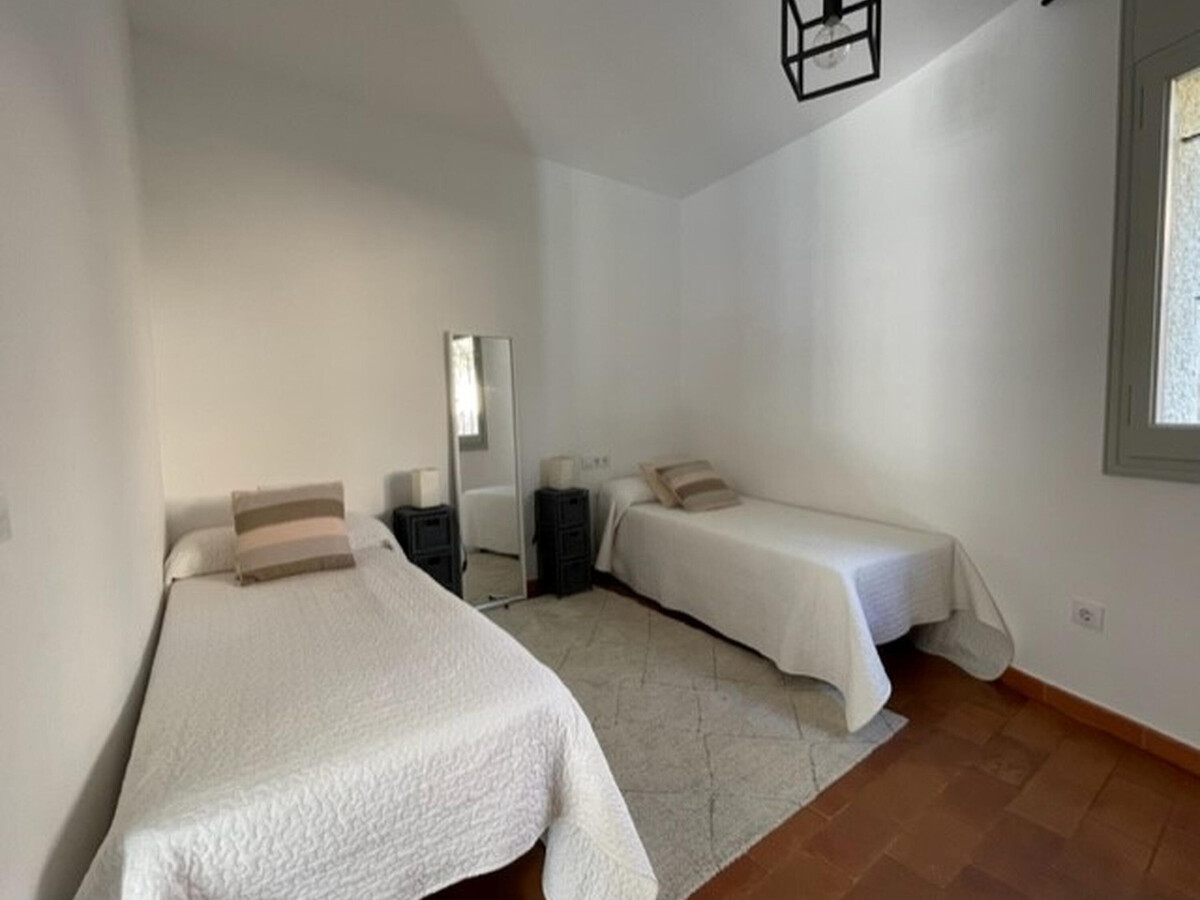Villa d'architecte 240m² avec piscine sans chlore à Tamariu - Photo 27
