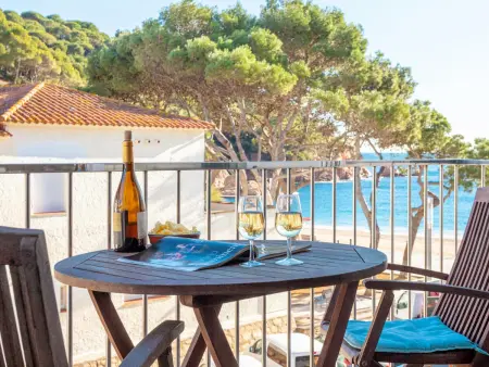 Location appartement à Tamariu, Appartement Charmant à 50m de la Plage de Tamariu, 6 Pers, avec Cheminée