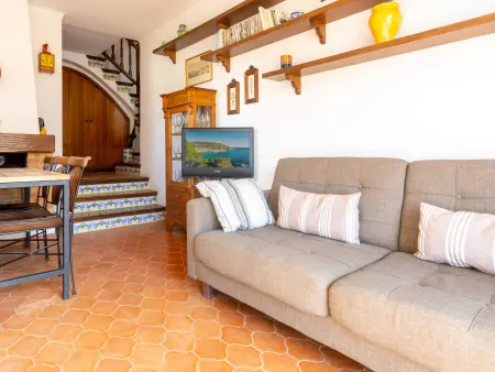 Appartement avec cheminée et terrasse à Tamariu, 200 m de la plage : photo 3