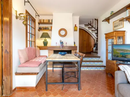 Appartement avec cheminée et terrasse à Tamariu, 200 m de la plage : photo 4