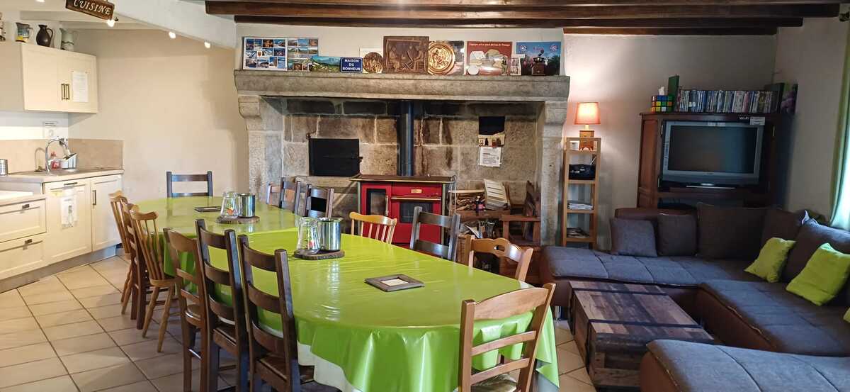Maison 12 pers. à Bertignat : jardin, billard, sports - Photo 12