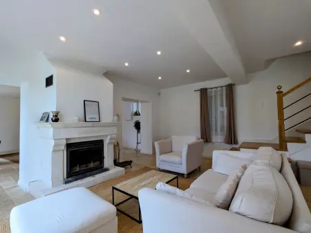 Maison moderne avec piscine sécurisée à La Vernelle - Photo 1